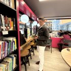 1. Libros. En varias estaciones del Metro de Medellín hay espacios dedicados a la lectura. Se llaman Bibliometros. Allí  se prestan libros y computadoras.  2. Transporte. El sistema de Medellín opera con metro, tranvía, teleférico y buses. La misma empresa que opera en Colombia dirige el modelo de gestión del Metro de Quito, que operará desde diciembre.