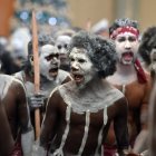 Aborígenes de Australia durante una marcha. Imagen referencial.