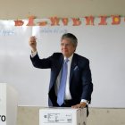 El presidente Guillermo Lasso votó media hora antes de lo programado en la unidad educativa del milenio Ileana Espinel Cedeño.