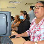Las clases para los jóvenes y adultos que no han terminado el bachillerato son en modalidad virtual o a distancia.
