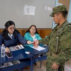 Votación en el Colegio Benalcázar, de Quito.