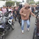 El exalcalde de Durán llegó encapuchado hasta su lugar de votación.