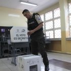 Comandante del Distrito Manuela Sáenz, Patricio Vargas ejerció su derecho al voto en la Unidad Educativa Sucre