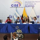 En los exteriores de la delegación provincial se cerró el paso vehicular y se notó la presencia de policías y militares.