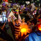 La celebración en las calles de Olón se extendió hasta horas de la madrugada