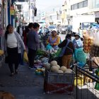 Comerciantes se toman las aceras de la calle 9 de Agosto en Calderón