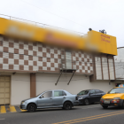 a mañana de este lunes, el ingreso al hotel estaba restringido y solo permitía el acceso de ciertos vehículos, presumiblemente de empleados.