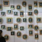 Una instalación en la 75ª Feria del Libro de Frankfurt con fotografías de autores de Eslovenia, el país invitado de honor de este año