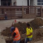 Trabajos. Afuera de la vivienda de la víctima se realizan trabajos con maquinaria.