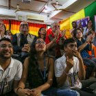 Activistas acompañan la votación del Supremo de la India.