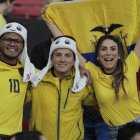 Hinchas listos para el partido entre Ecuador vs Colombia.