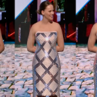 El vestido permite cambios instantáneos en su diseño con solo pulsar un botón