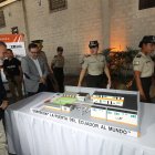 Obra. Las autoridades observan la maqueta del edificio para la Policía Nacional en el Puerto de Guayaquil.