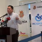 El alcalde de Cuenca, Cristian Zamora, dio una rueda de prensa para denunciar el pedido de coimas y exigir al IESS el pago de la deuda.