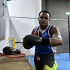 Bennett  entrenó un promedio de cinco horas diarias para la pelea con González.