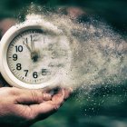 Si usted alguna vez ha sentido que está atrasado, tal vez sea porque sufrió el salto pandémico.