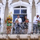 Escena. Cuenca está próxima a cumplir años de independencia. Sus balcones serán decorados con plantas.