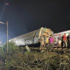 La colisión entre el tren de pasajeros Egarsindur Express con destino a Dacca y un ferrocarril de mercancías dirigido a la ciudad sureña de Chittagong tuvo lugar hacia las 15:30 hora local.