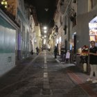 Los dueños de los locales esperan que el turismo se reactive, las calles lucen vacías