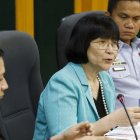 La portavoz del Ministerio de Exteriores de Filipinas, Teresita Daza, habla durante una conferencia de prensa en la oficina del Consejo de Seguridad Nacional en Quezon City, Manila.