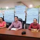 Gremio. - Kleber Sigüenza (centro), presidente de la Cámara de Agricultura II zona.