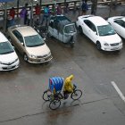 Las primeras lluvias antecedían este martes 24 de octubre el arribo del ciclón Hamoon, que se esperaba arreciara al anochecer.