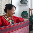 Adelina Maldonado trabaja en la tienda Shipibo Collective n la comunidad de San José, Pucallpa