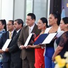 Entrega de credenciales a los asambleístas
