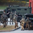 Fuerzas de seguridad buscan al sospechoso de un masivo tiroteo en Lisbon, Maine, este 26 de octubre de 2023.