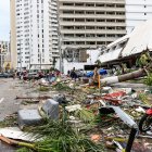 Fotografía de escombros en una calle afectada por el paso del huracán Otis, en el balneario de Acapulco, en el estado de Guerrero (México).