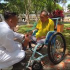 Atención. Adultos mayores acuden por atención mental.