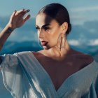 Maía está de promoción con Ya te olvidé.