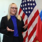 La Viceconsul, Caitlin Browdie, habla sobre los requisitos para participar en la lotería de visas