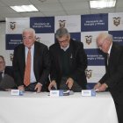 Anuncio. El ministro Fernando Santos dijo que la medida será temporal.