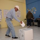 El pedido es que se repitan las elecciones para los migrantes en el exterior. El CNE lo analiza para dar una respuesta.