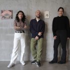 Ali Cotero, Adriana Flores y Gabriela Moyano curadores de la muestra Vestigios Metabólicos en Más Arte.