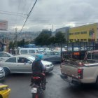 En la avenida Mariscal Sucre y Rumihurco quedaron atascados los automotores.