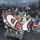 Los aficionados de Liga de Quito cumplieron con el tradicional baño en la pileta de la Universidad Central.