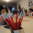 ONG enseña a migrantes en frontera norte de México a elaborar artesanías para subsistir