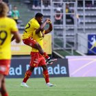 Los jugadores de Aucas luego de uno de los cuatro goles.