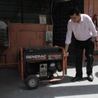 Los propietarios han tenido que adquirir generadores de energía y otros artículos.