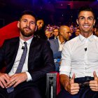 Cristiano Ronaldo generó controversia al dar "Me Gusta" y comentar con emojis en un video crítico sobre la cantidad de Balones de Oro otorgados a Lionel Messi.