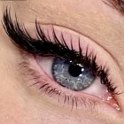 Con ellas logra realzar la mirada