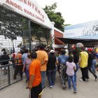 Archivo. El cierre parcial busca agilizar y precautelar la seguridad de los peatones que visiten los cementerios.