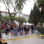 Historia. Turistas recorren el parque Calderón en el centro de la ciudad.