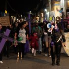 Mujeres disfrazadas de catrinas se manifiestan para recordar a sus compañeras víctimas de feminicidios hoy, en el municipio de San Cristobal de las Casas, Chiapas (México).