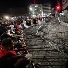 Miles de personas salen a la calle para protestar contra el contrato entre el Estado y Minera Panamá, subsidiaria de la canadiense First Quantum Mineral (FQM), hoy en Ciudad de Panamá (Panamá).