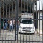 Autopsia. Los cuerpos quemados se encuentran en el centro forense de Quevedo para la necropsia.