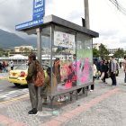 Incomprensible. Las paradas están pintadas con garabatos sin un sentido aparente.