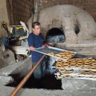 Horno. En las festividades es común comer pan elaborado en leña.
